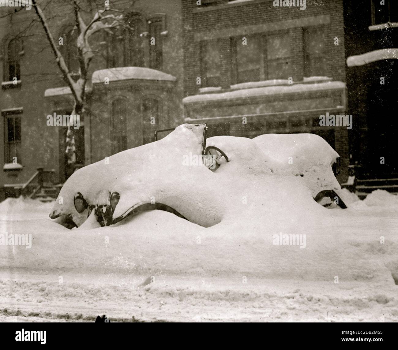 Car Buried as parked on a Washington DC Street during the Blizzard of 1923. Stock Photo