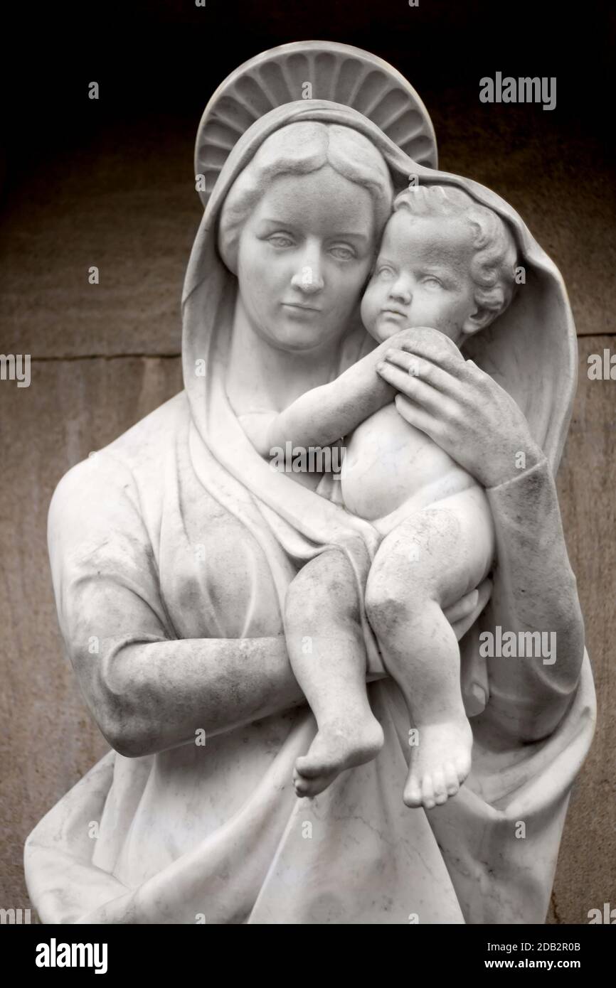Virgin mary statue silhouette hi-res stock photography and images - Alamy
