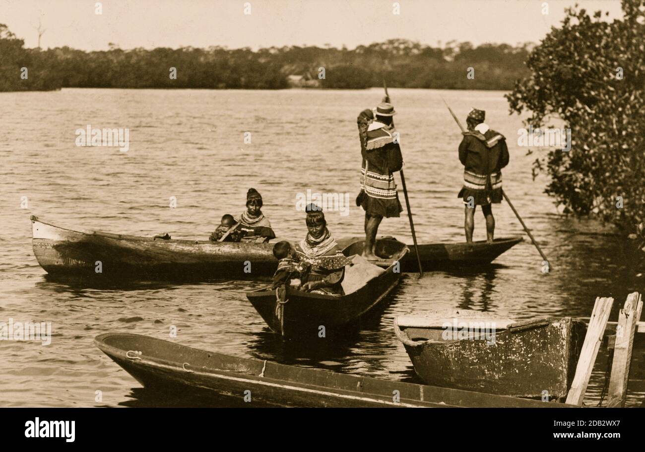 Seminole men, women and children in canoes.. Stock Photo