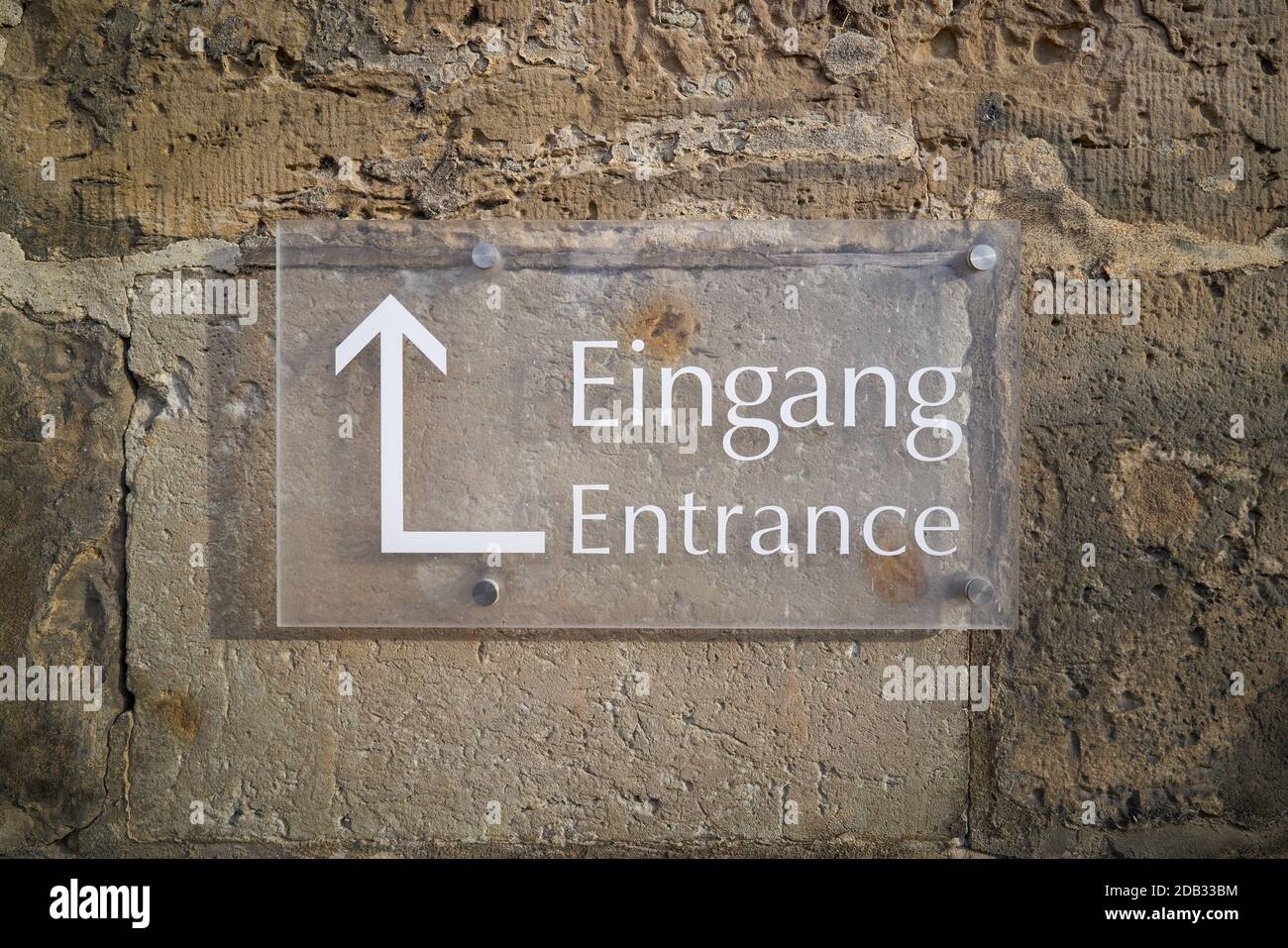 Sign with the inscription 'Entrance' and a directional arrow to the entrance of a church Stock Photo