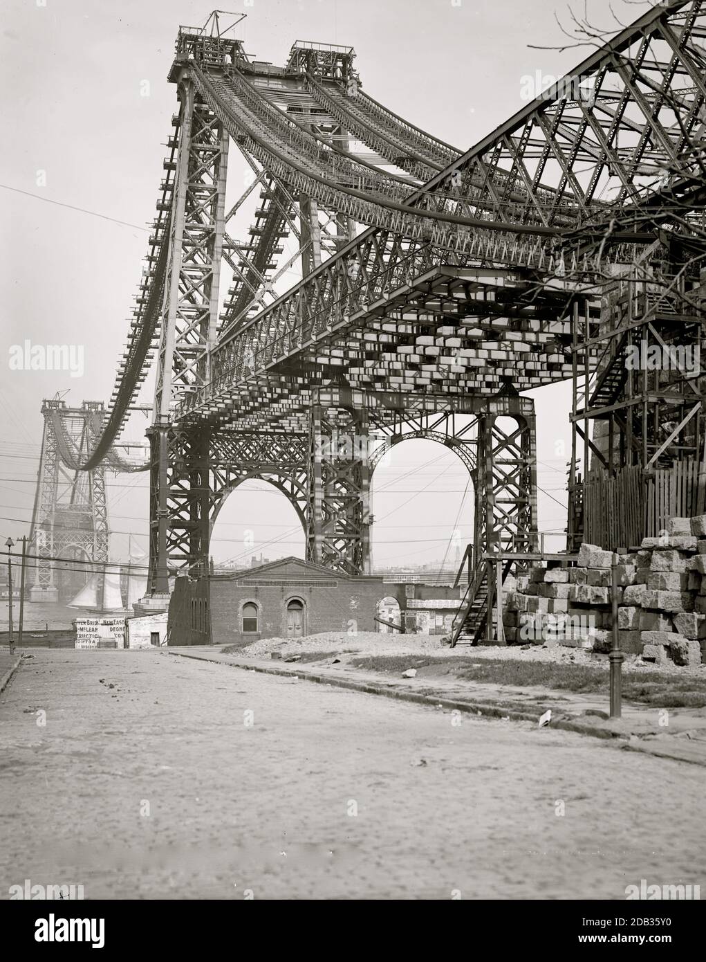 New East River bridge from Brooklyn under Construction Stock Photo Alamy