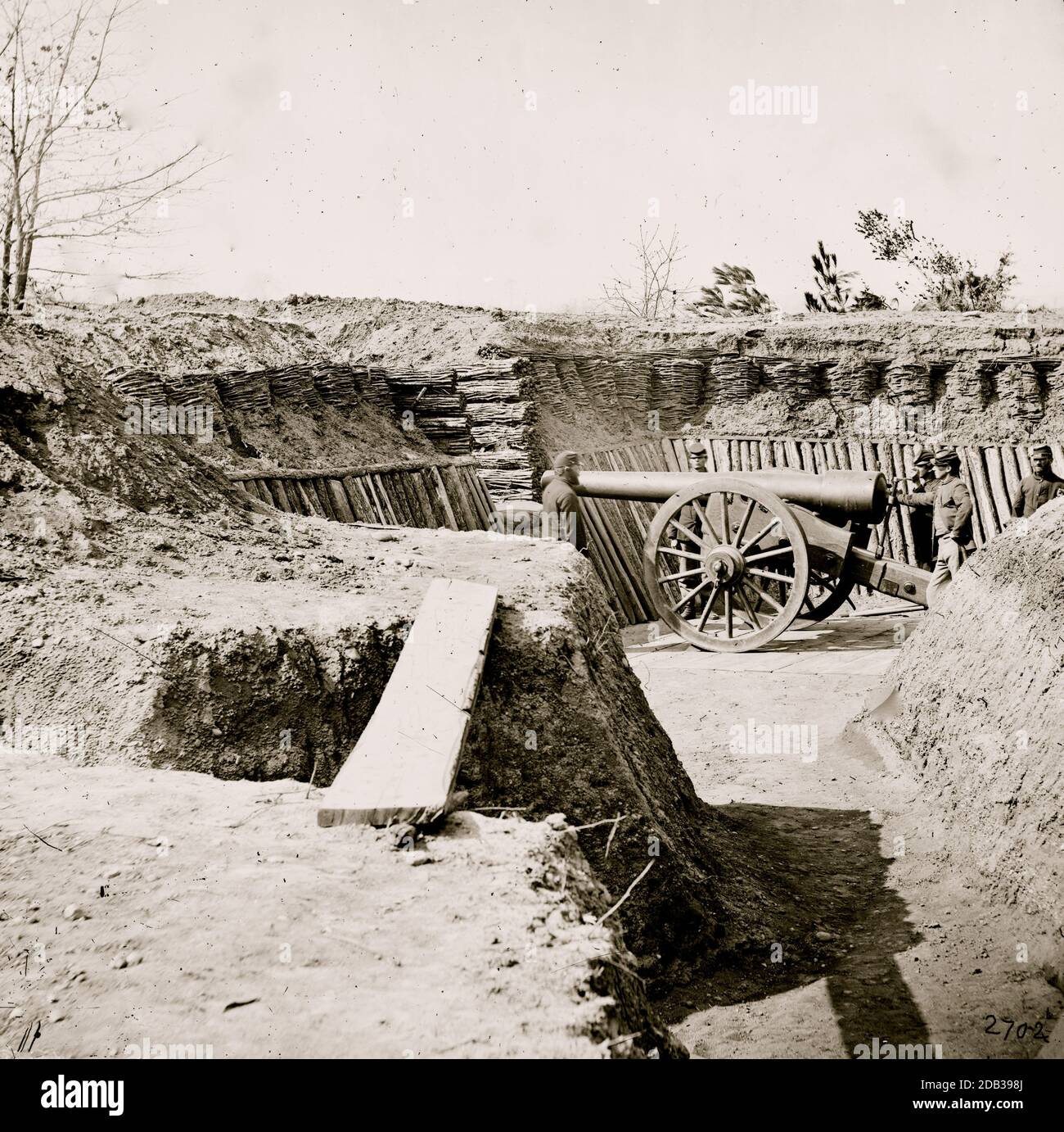 Aiken's Landing, Virginia (vicinity). Fort Brady on the James River, manned by Company C, 1st Conn. Heavy Artillery. (Battery ready for action). Stock Photo