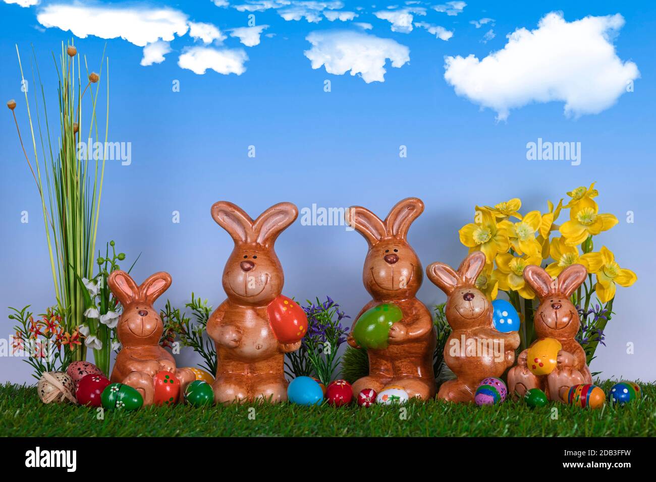 Bunny family hi-res stock photography and images - Alamy