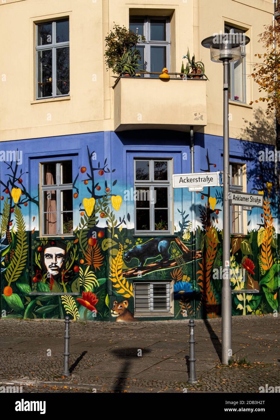 Berlin, Mitte, Anklamer strasse 60. Decorative exterior of apartment building. Painting of flowers,famous men, and animals Stock Photo