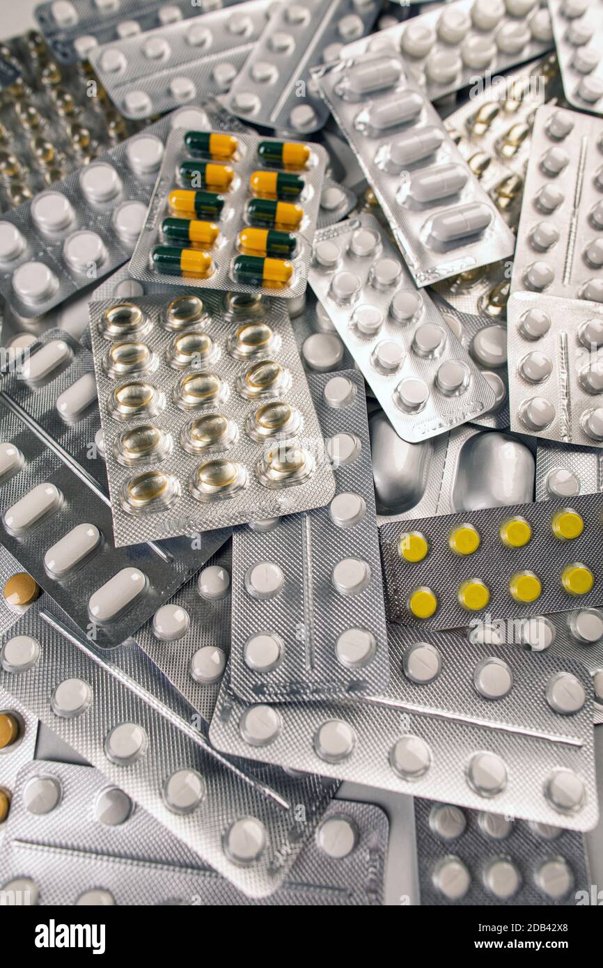 Antiviral medicines hi-res stock photography and images - Page 3 - Alamy