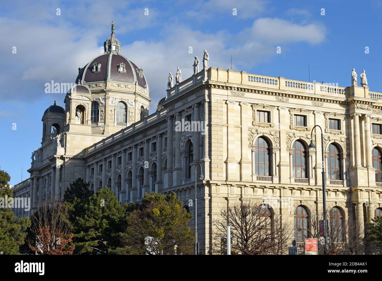 Das Kunsthistorische Museum (KHM) ist ein Kunstmuseum in der österreichischen Hauptstadt Wien. Es zählt zu den größten und bedeutendsten Museen der We Stock Photo
