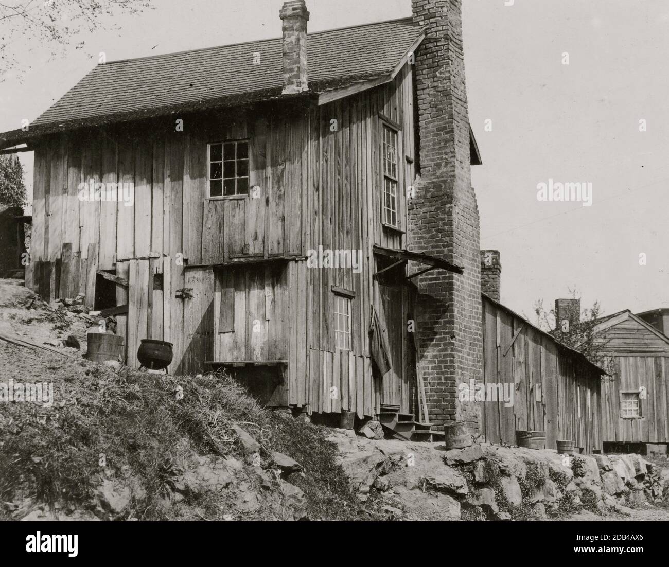 Mill workers housing hires stock photography and images Alamy