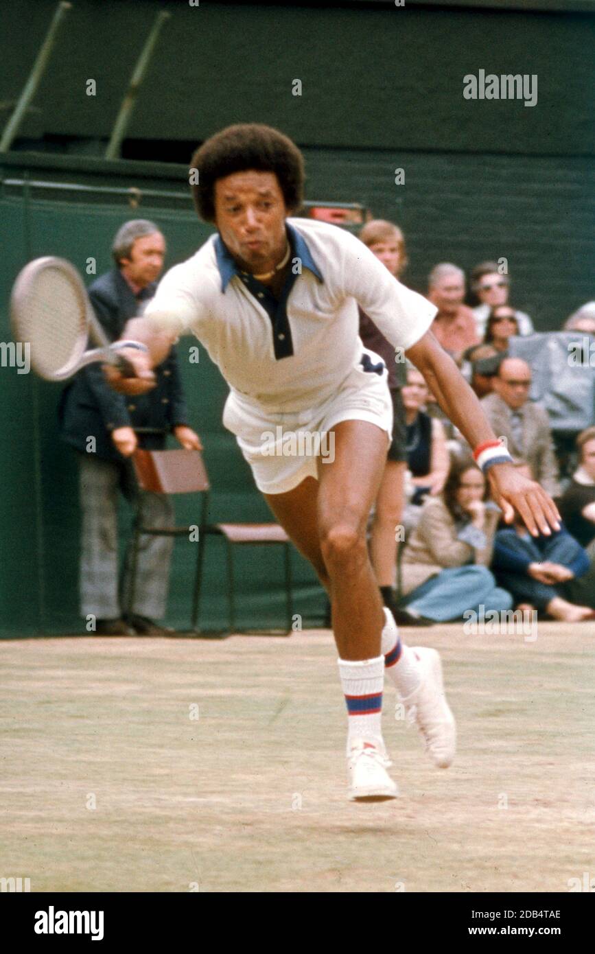 Arthur Ashe tennis player, Wimbledon (England) 1975. --- Il tennista Arthur  Ashe, Wimbledon (Inghilterra) 1975 Stock Photo - Alamy