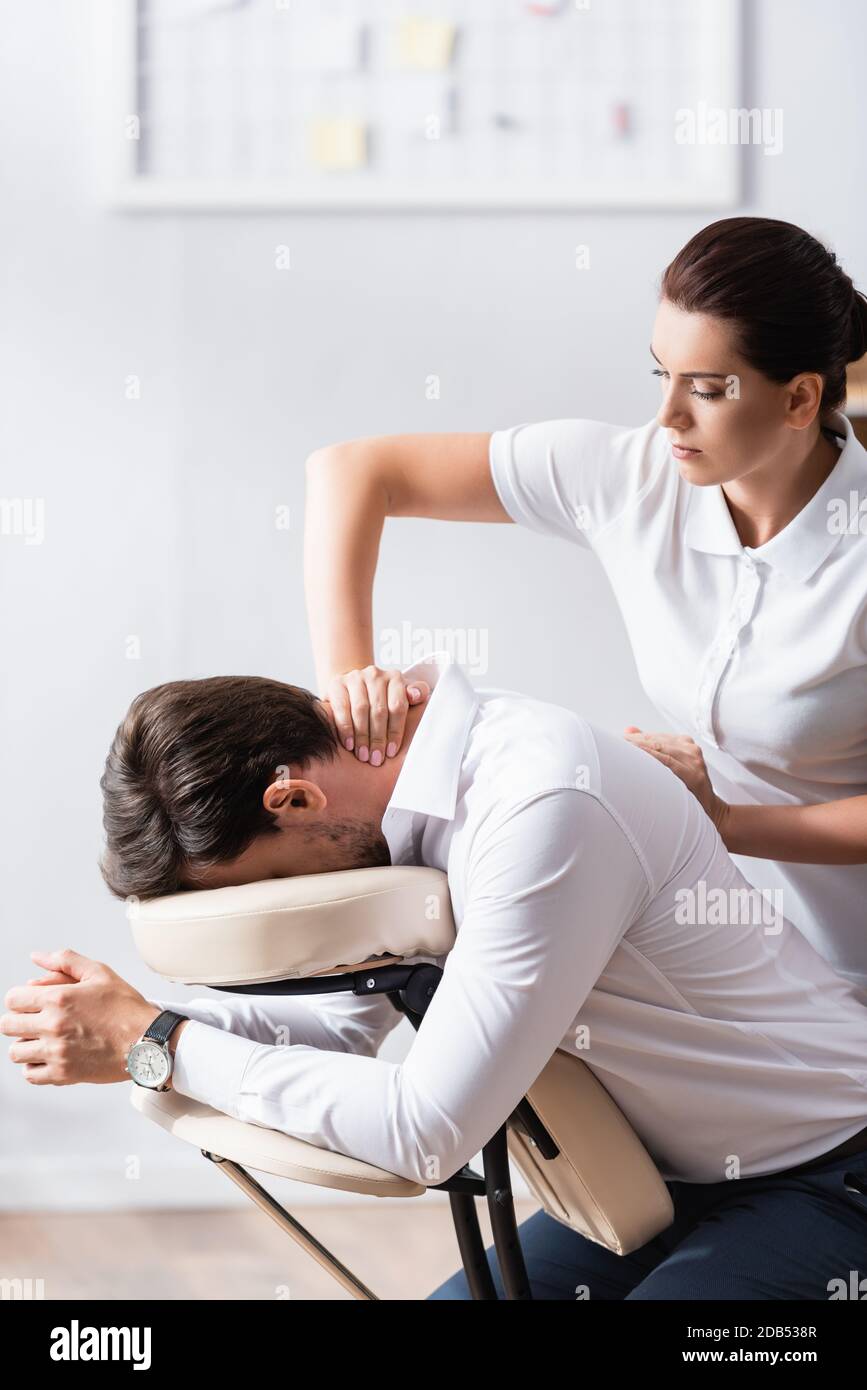 Masseuse massage chairs outlet