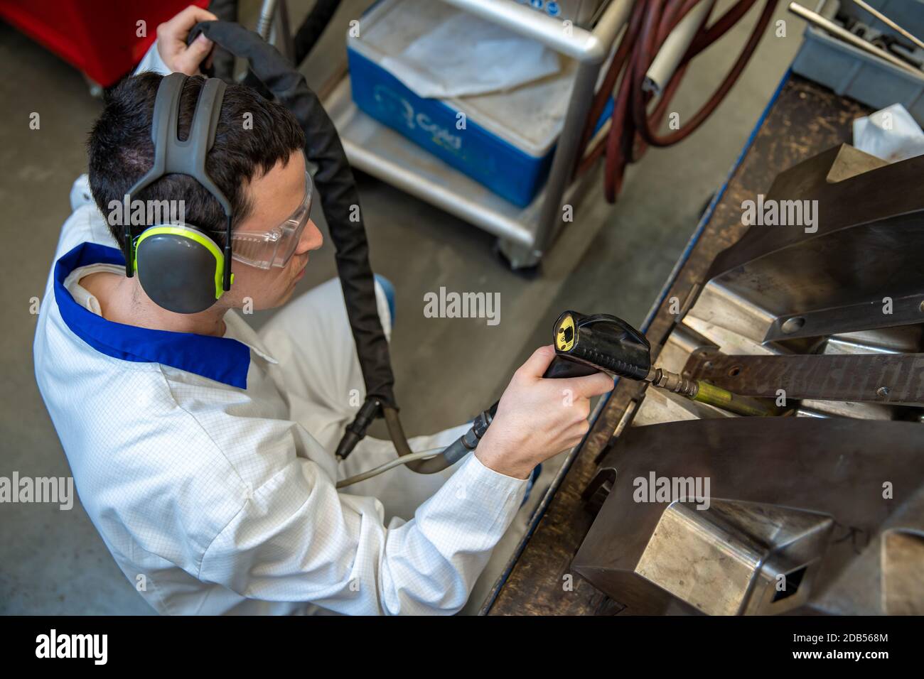 the engineer performs freezing of the casting using a special machine