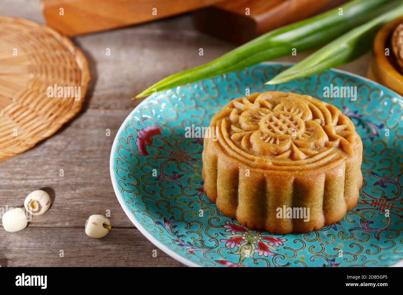 Mooncake ,Chinese mid autumn festival food Stock Photo - Alamy