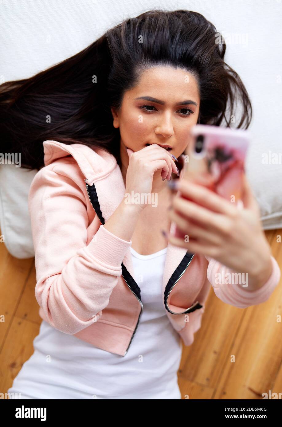 woman looking shocked looking at message Stock Photo