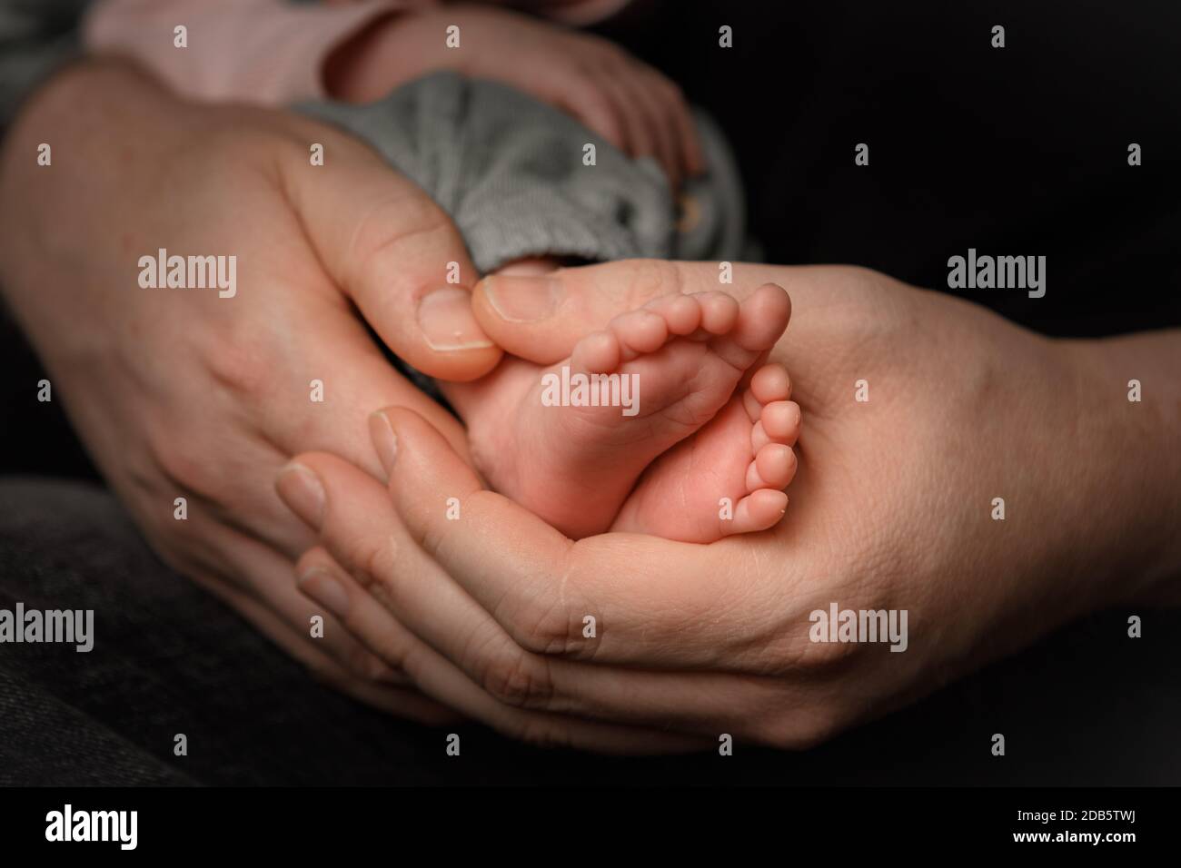 newborn hand and feet Stock Photo Alamy