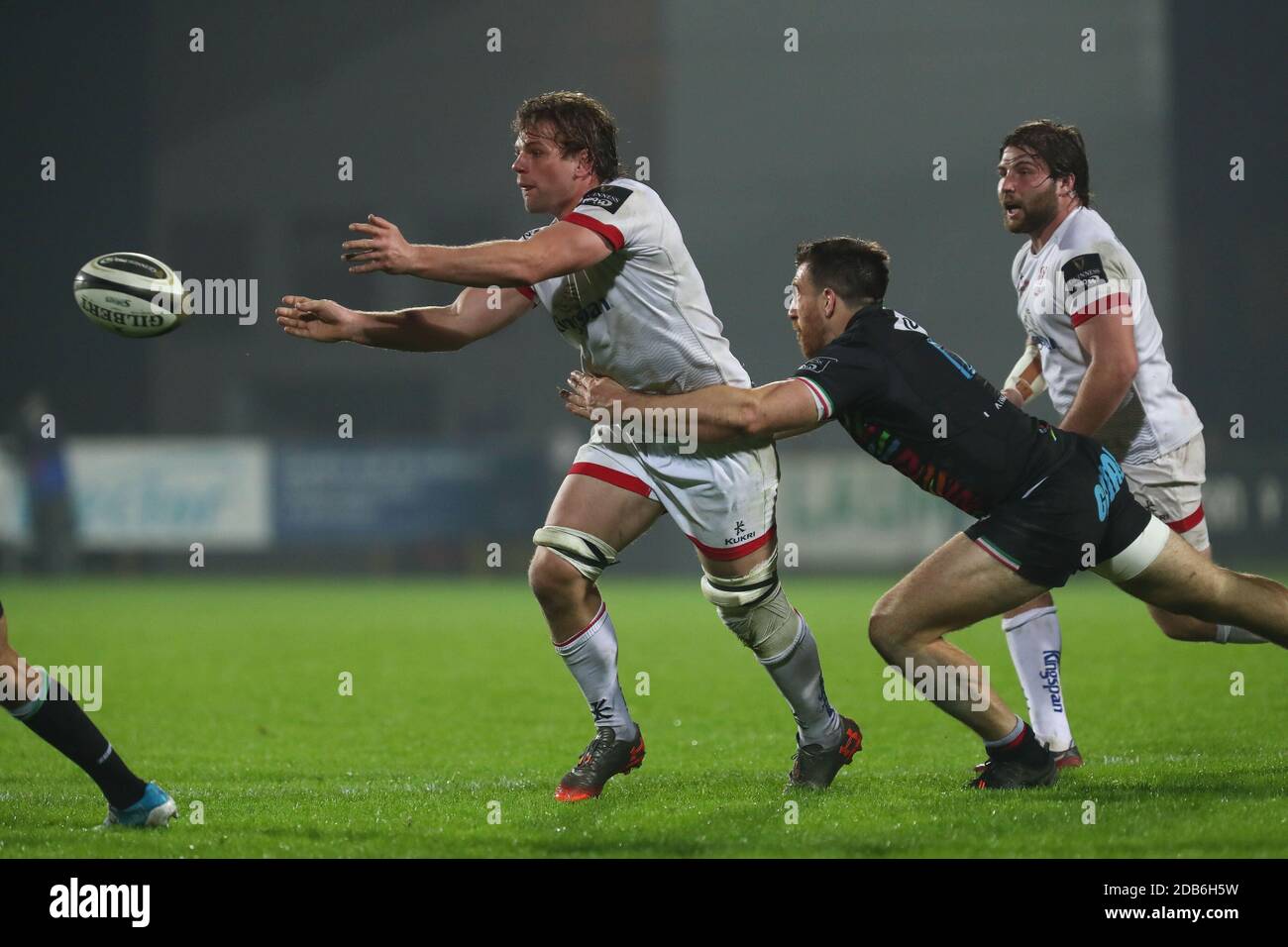 Sergio Lanfranchi stadium, Parma, Italy, 16 Nov 2020, Jordi Murphy (Ulster) passes the ball during Zebre Rugby vs Ulster Rugby, Rugby Guinness Pro 14 match - Photo Massimiliano Carnabuci / LM Stock Photo