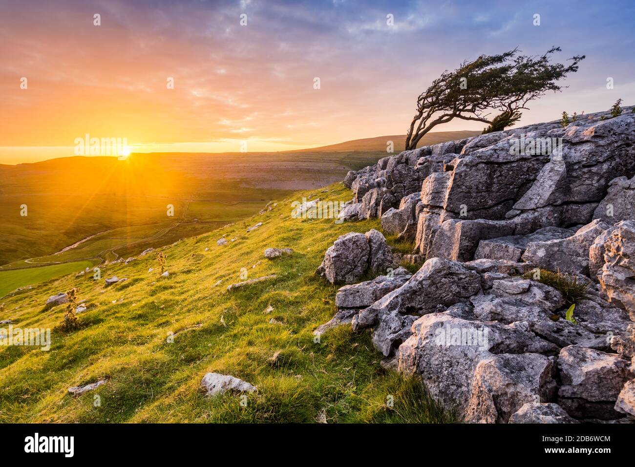 Vibrant Evening Sunset At Twistleton Scar In North Yorkshire, UK. Stock Photo