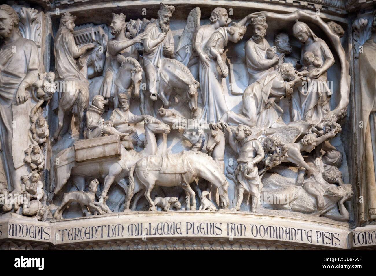 Pisa - Duomo interior.  Pulpit by Giovanni Pisano Stock Photo