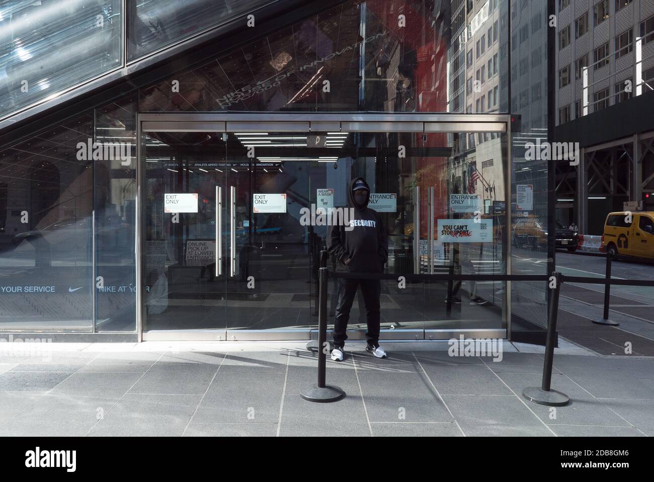 Manhattan, New York. October 08, 2020. Security guard outside the entrance  of a Nike store on fifth avenue Stock Photo - Alamy