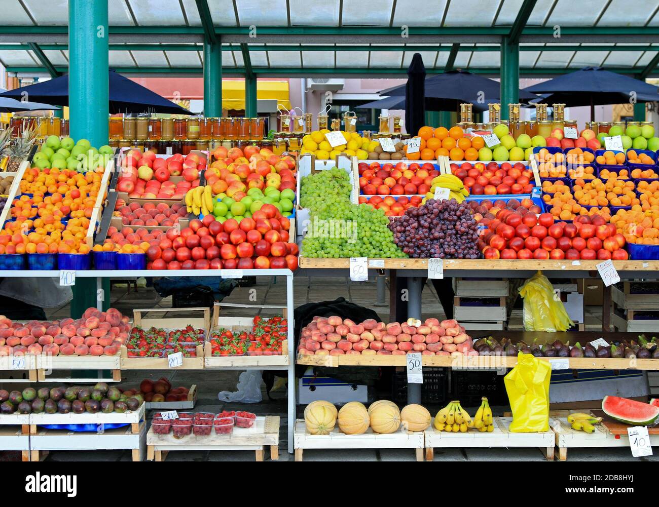 Fresh organic fruits at farmers market stall Stock Photo - Alamy