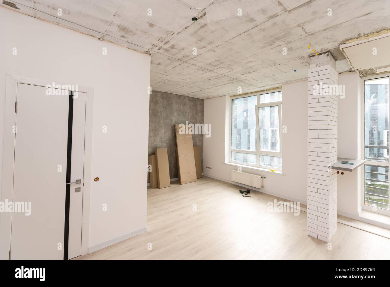 NEVER INSTALL METAL-FRAMED SHOWER PARTITION! More than renovations ... - Apartment Renovation Modern Materials