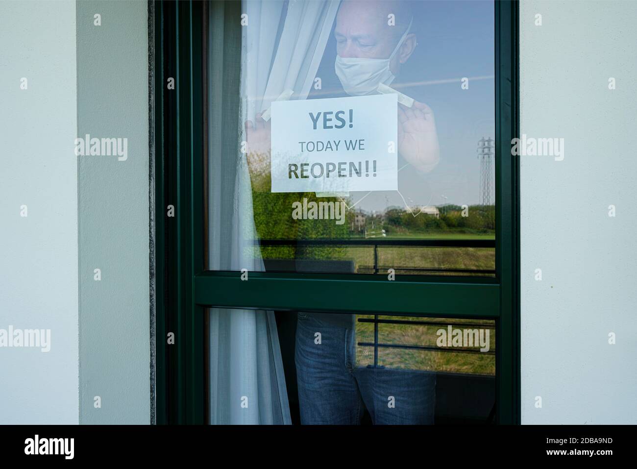 We are reopen sign hi-res stock photography and images - Alamy