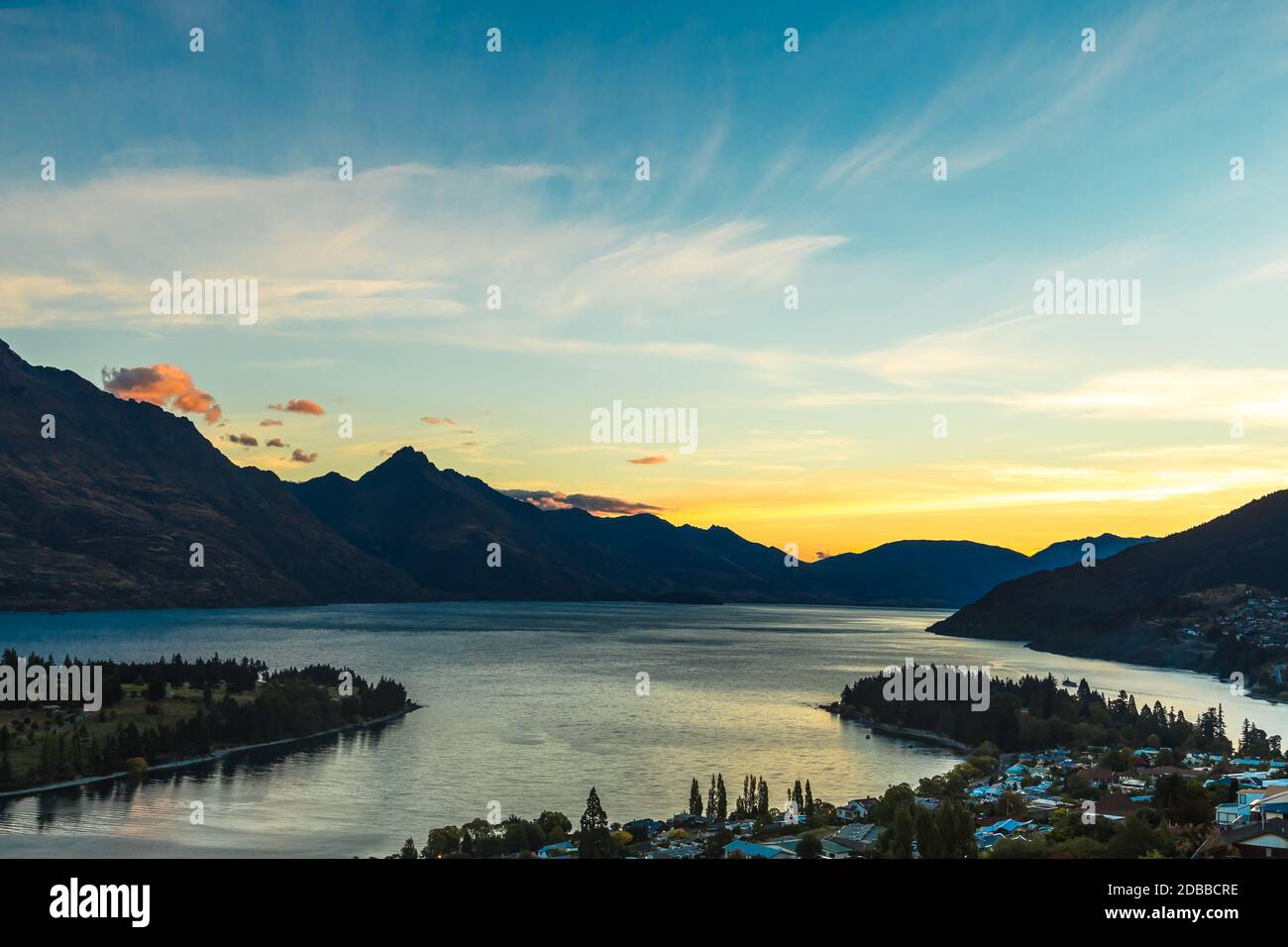 Queenstown in New Zealand. The city of adventure and nature Stock Photo ...