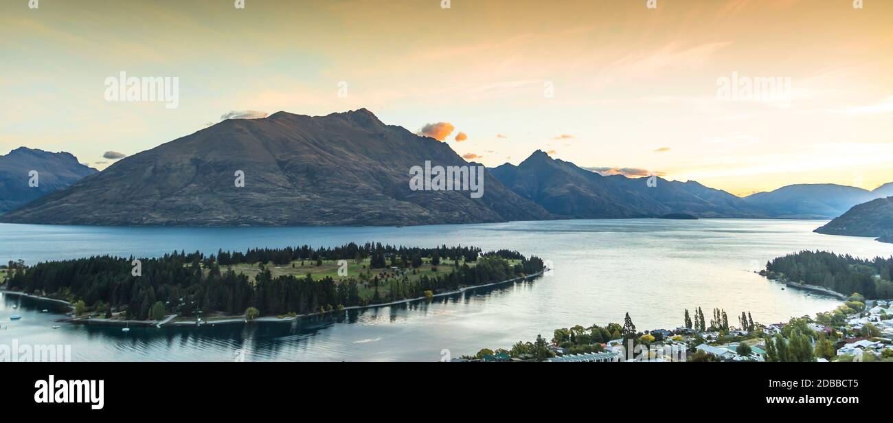 Queenstown in New Zealand. The city of adventure and nature Stock Photo ...