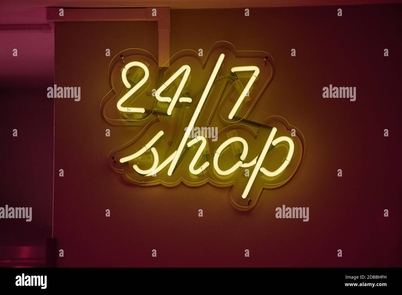 Twenty Four Sign Twenty four seven on hi-res stock photography and images - Alamy