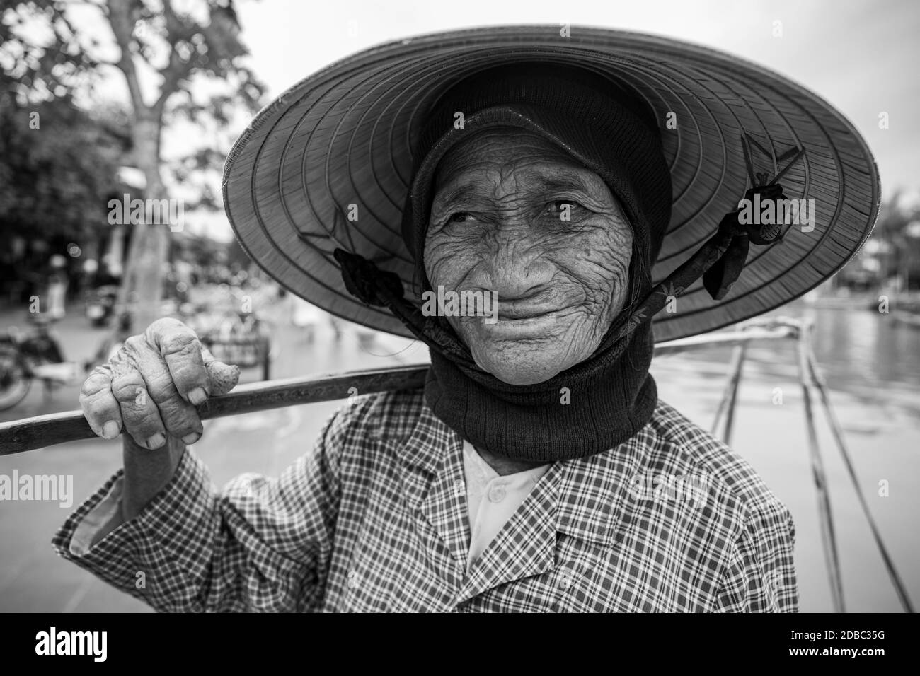 Old woman with straw hat from Vietnam Stock Photo