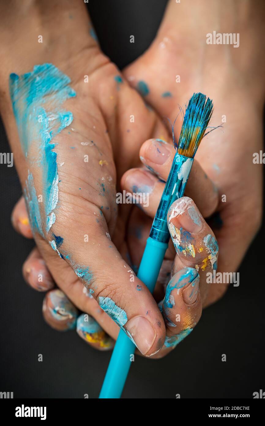 https://c8.alamy.com/comp/2DBC7XE/conceptual-photo-of-an-art-inspiration-artists-hands-staind-with-paint-holding-paintbrush-time-for-creativity-2DBC7XE.jpg
