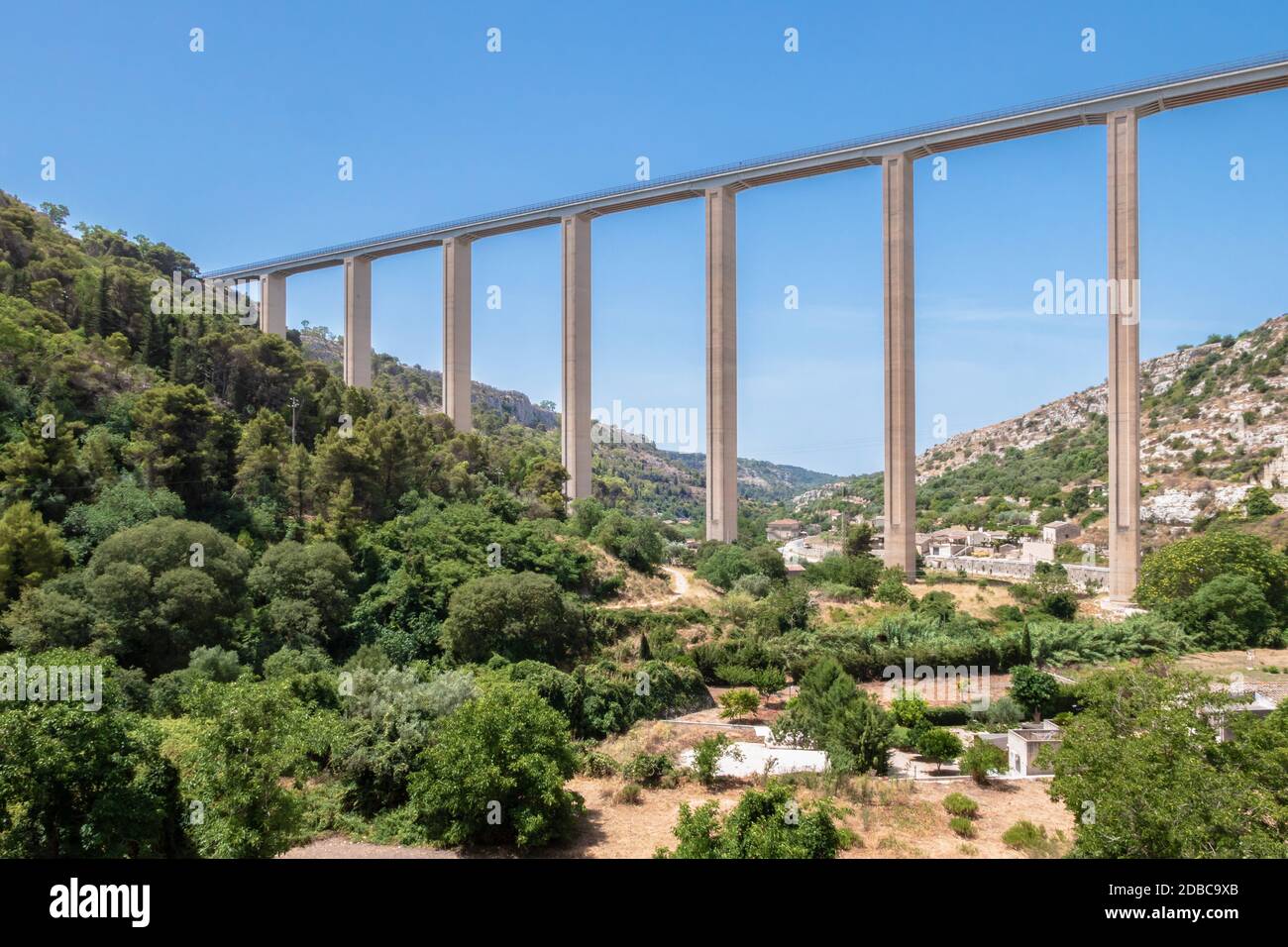Building the highest viaduct hi-res stock photography and images - Alamy