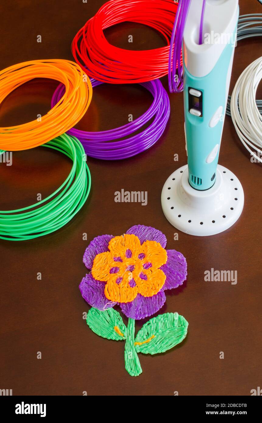 3d pen. Kit colored ABS plastic in coils for 3d pen and printer. 3d figures  with their own hands. Handmade. STEM education. Ideas for creativity. New  Stock Photo - Alamy