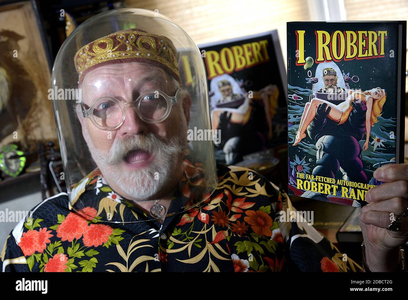 Brighton based science fantasy/steampunk author Robert Rankin. Picture Terry Applin Stock Photo