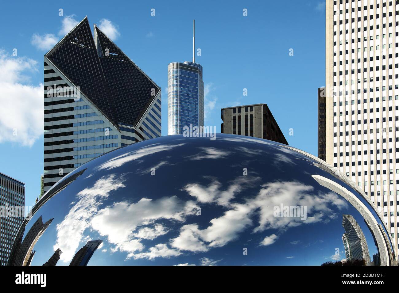 Cloud gate prudential building chicago hi-res stock photography and ...