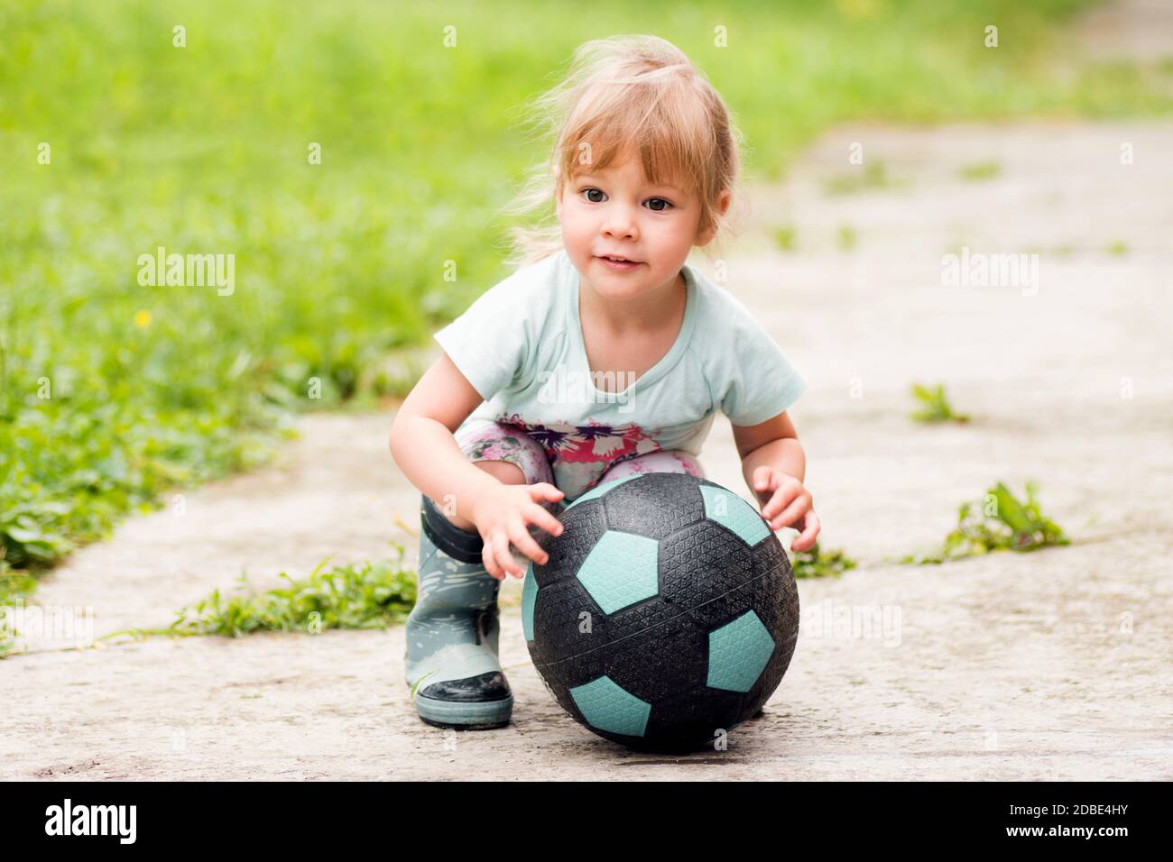 Is playing with a ball. Is playing with a ball. Детские нарисованный мяч на прозрачном фоне. Is playing with a ball. Мальчик с мячиком.