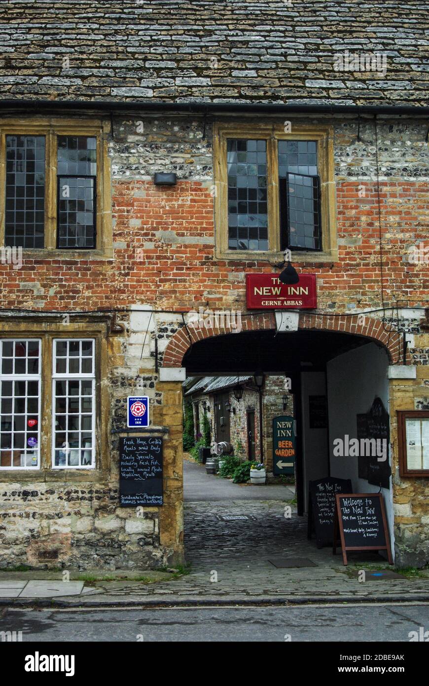 The New Inn, a 16th century former coaching inn, Cerne Abbas, Dorset, UK Stock Photo