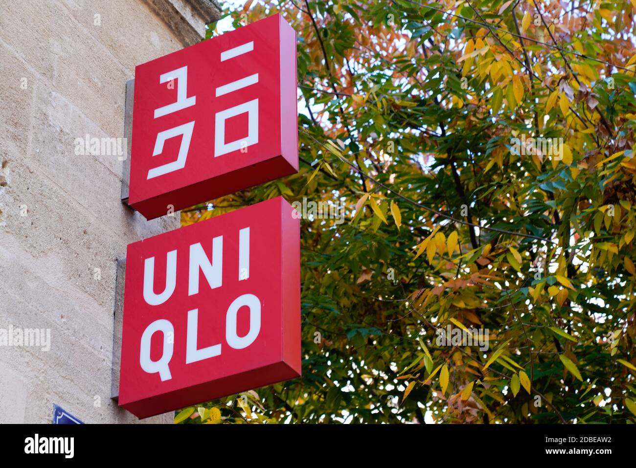 Bordeaux , Aquitaine / France - 11 01 2020 : uniqlo text sign and logo  front of store brand Japanese casual wear designer manufacturer Stock Photo  - Alamy