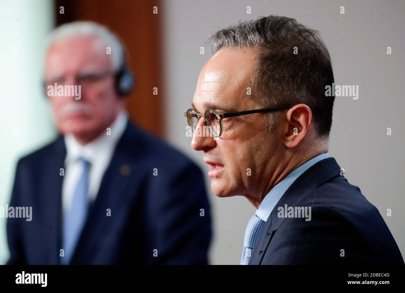 Berlin, Germany. 17th Nov, 2020. Heiko Maas (SPD), Foreign Minister, speaks at a joint press conference with his Palestinian counterpart Riad al-Maliki (l). Credit: Hannibal Hanschke/Reuters Images Europe/Pool/dpa/Alamy Live News Stock Photo