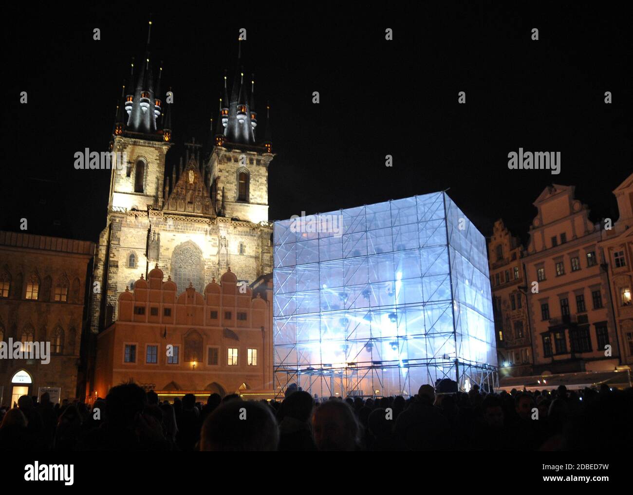 Prag, Czech Republic. 17th Oct, 2013. The first year of the biggest festival of light in the Czech Republic starts on October 17, 2013. HyperCube by the French architects Pierre Schneider and Francoise Wunschel pictured on Old Town Square in Prague. *** Local Caption Credit: Slavek Ruta/ZUMA Wire/Alamy Live News Stock Photo