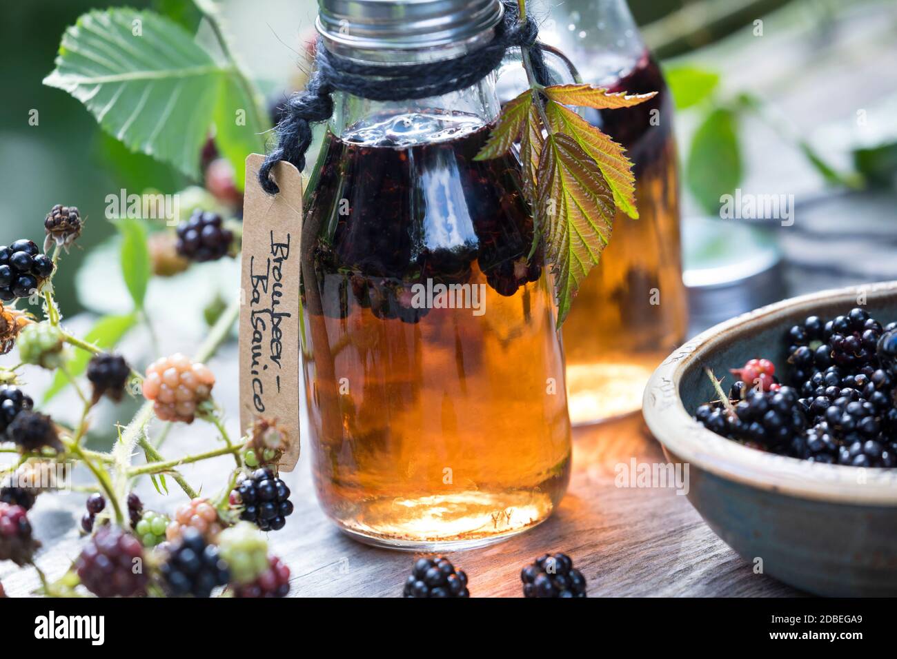 Brombeer-Balsamico, Brombeer-Essig, Brombeerbalsamico, Brombeeressig ... Brombeer-Balsamico, Brombeer-Essig, Brombeerbalsamico, Brombeeressig ...