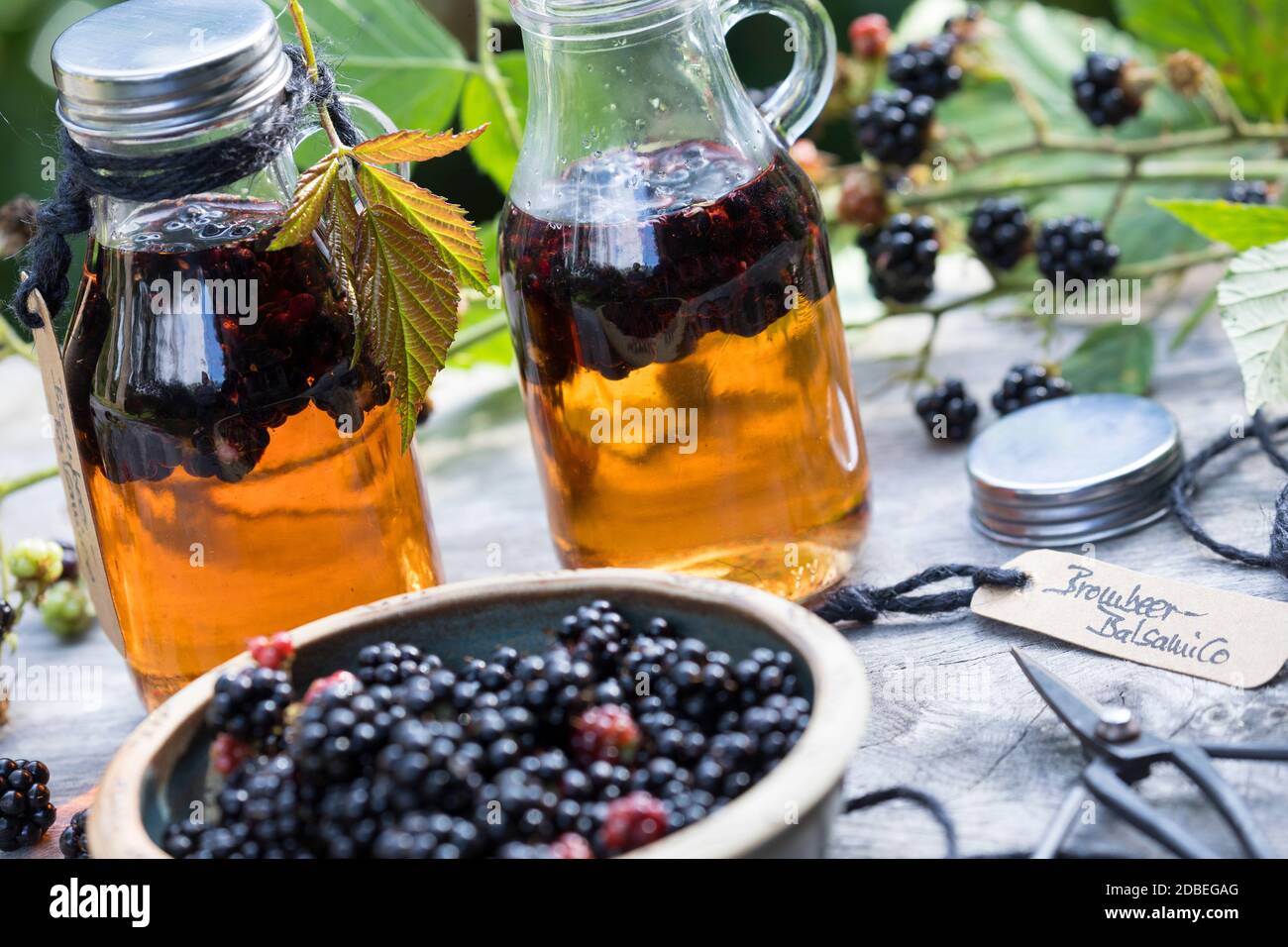 Brombeer-Balsamico, Brombeer-Essig, Brombeerbalsamico, Brombeeressig ... Brombeer-Balsamico, Brombeer-Essig, Brombeerbalsamico, Brombeeressig ...