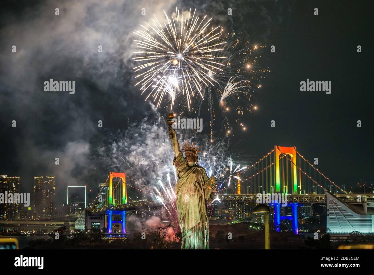Tokyo Night View And Fireworks Odaiba Rainbow Fireworks 19 Shooting Location Tokyo Metropolitan Area Stock Photo Alamy