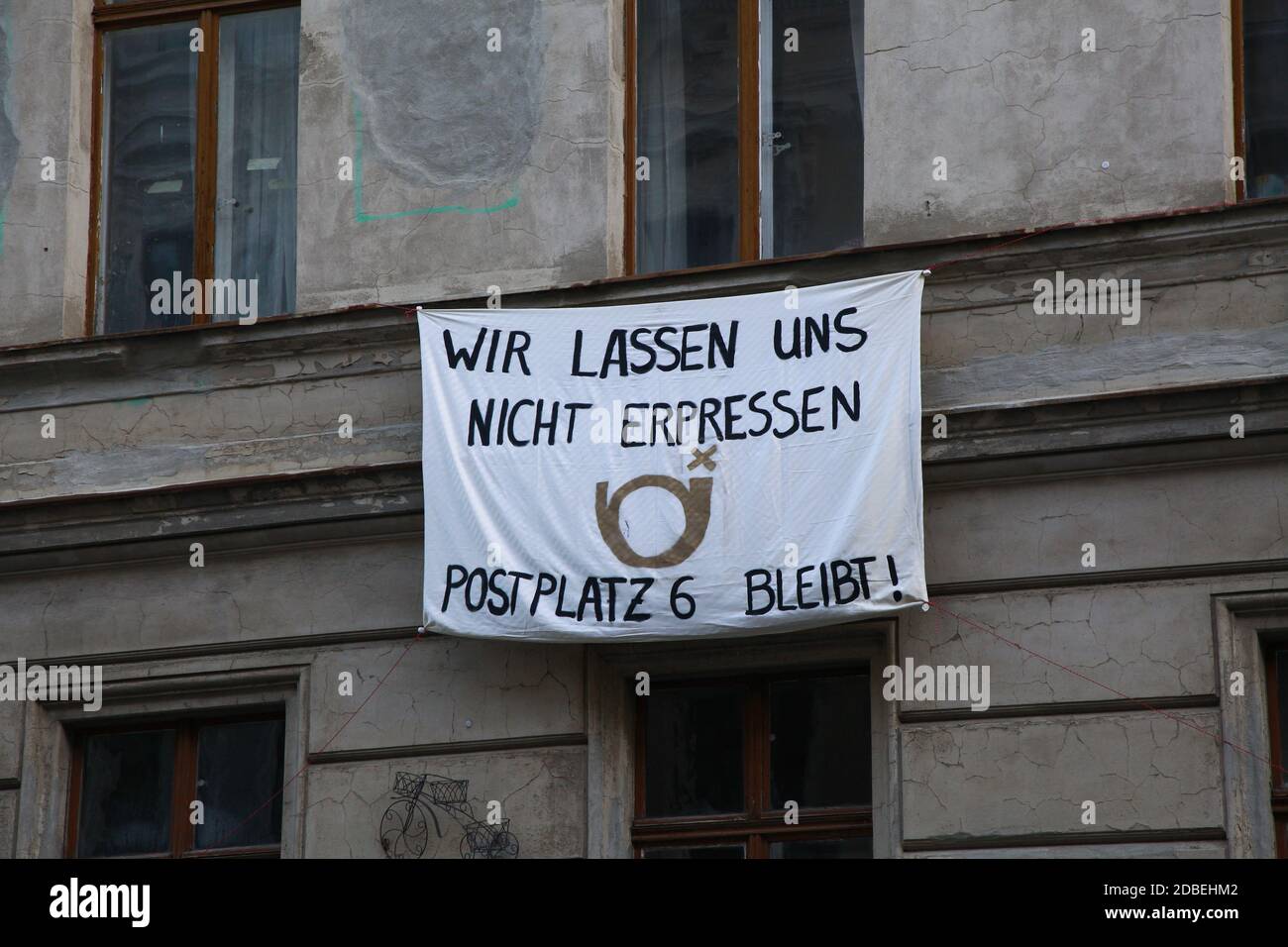 Banner , Protest , Postplatz 6 , Görlitz , Wächterhaus , Stöcker Stock Photo