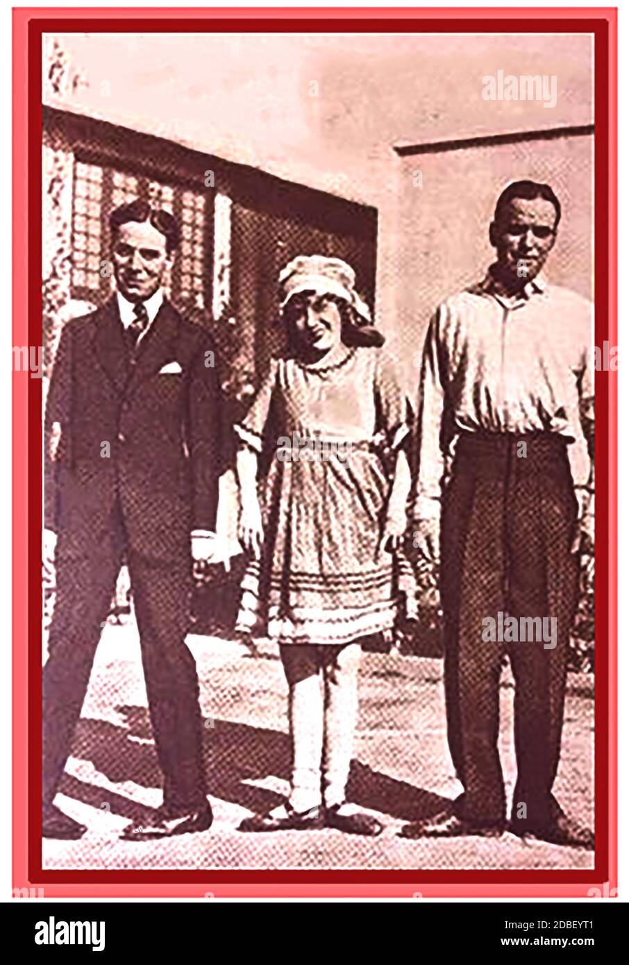 A rare and unusual  semi-informal portrait photograph  of film  personalities, Charles Chaplin ( Sir Charles Spencer Chaplin KBE  1889 –  1977)  English comic actor, filmmaker, and composer - Mary Pickford (1892–1979) ,Canadian motion picture actress, producer, and writer and her husband  -  Douglas Fairbanks (Douglas Elton Fairbanks - born Douglas Elton Thomas Ullman; 1883 –  1939)  American actor, screenwriter, director, and producer.   ===== Film director David Wark Griffith, Charlie Chaplin, Mary Pickford, and Douglas Fairbanks, formed United Artists in  1919.  (From an old postcard) Stock Photo