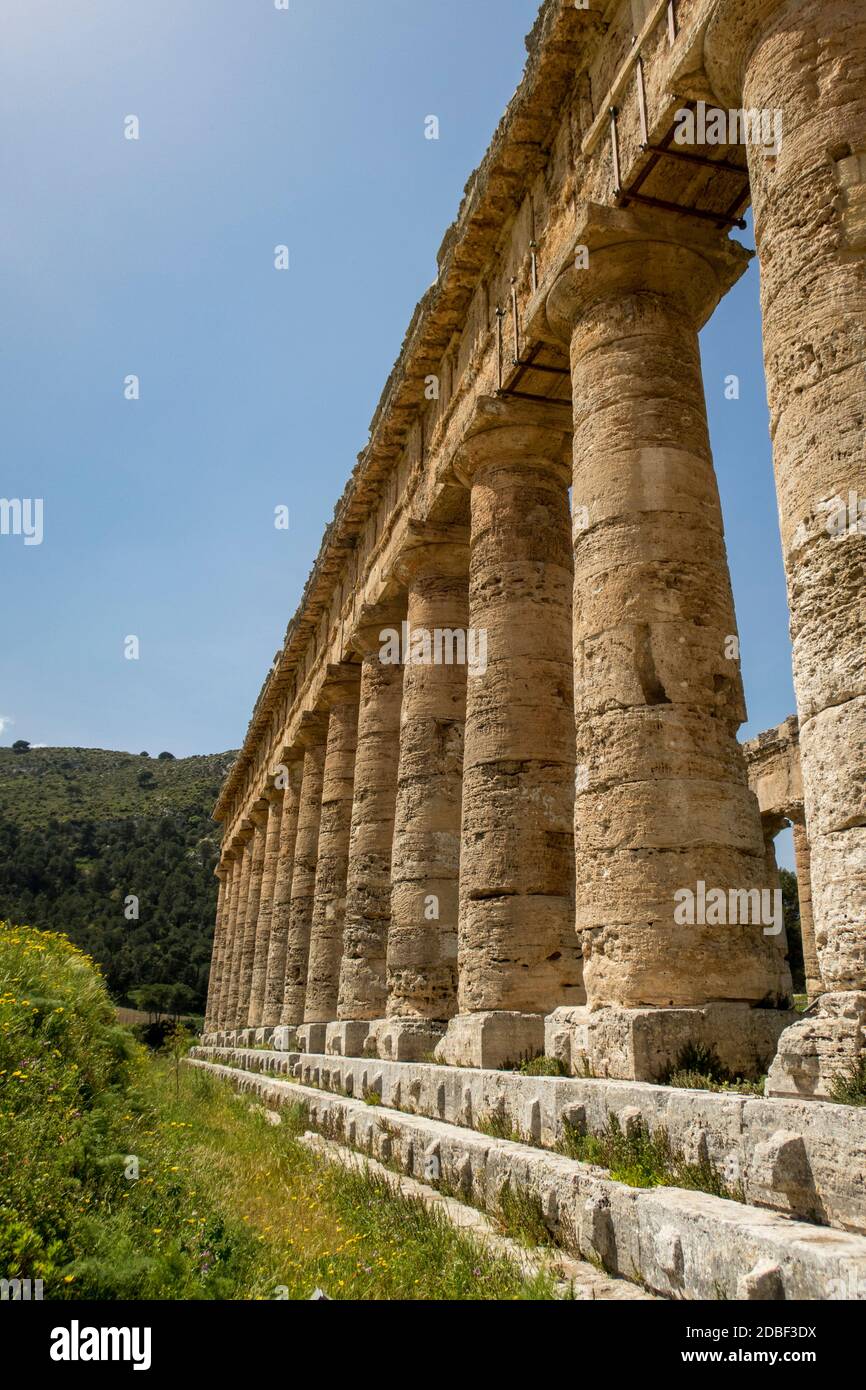 ancient roman temple in segesta in sicily Stock Photo - Alamy