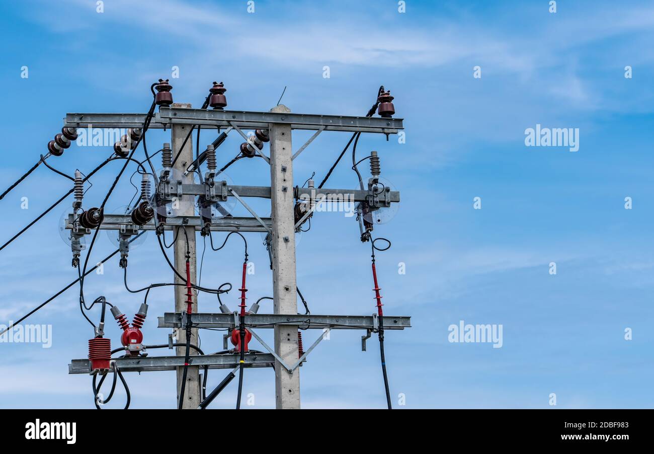 Threephase electric power for transfer power by electrical grids