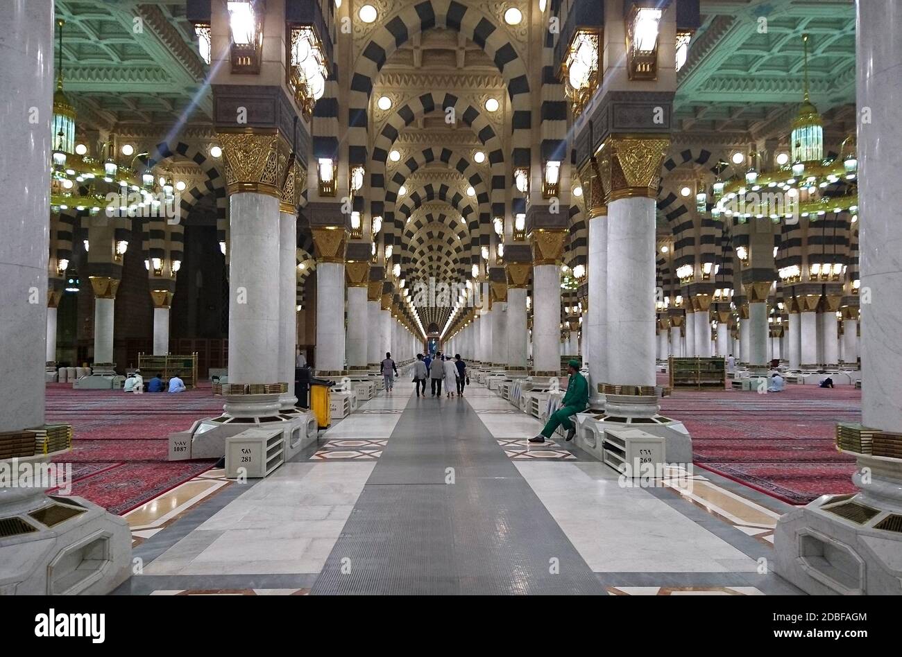 Masjid Nabawi Mosque Holly Mosque Medina Saudi Arabia Stock Photo Alamy