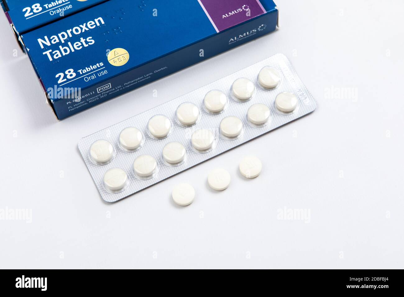 Still life photograph of Naproxen 250mg and Lansoprazole 30mg  gastro-resistant capsules Stock Photo - Alamy