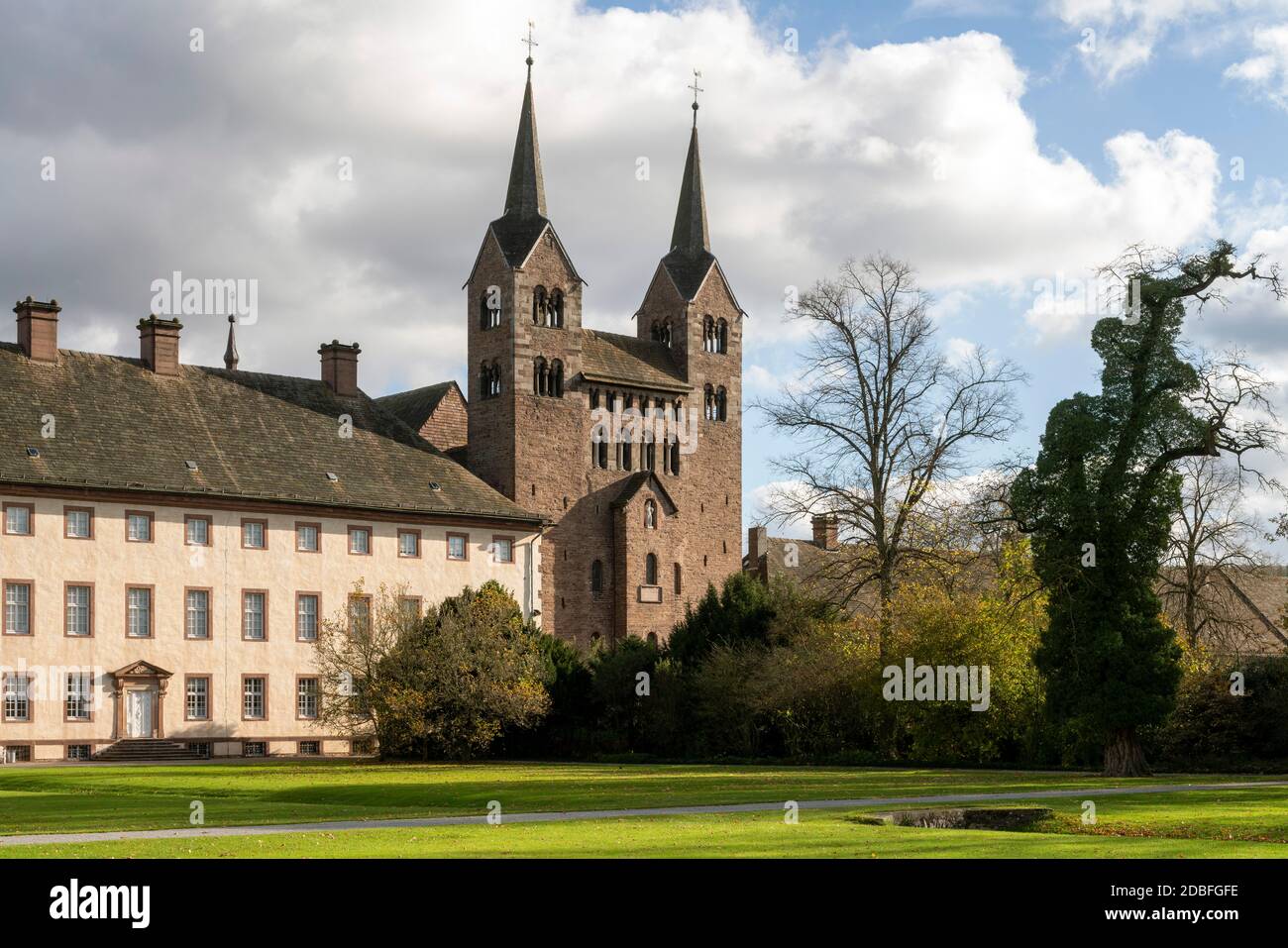 Höxter, Benediktinerkloster Corvey, Klostergebäude und Westwerk der Klosterkirche Stock Photo