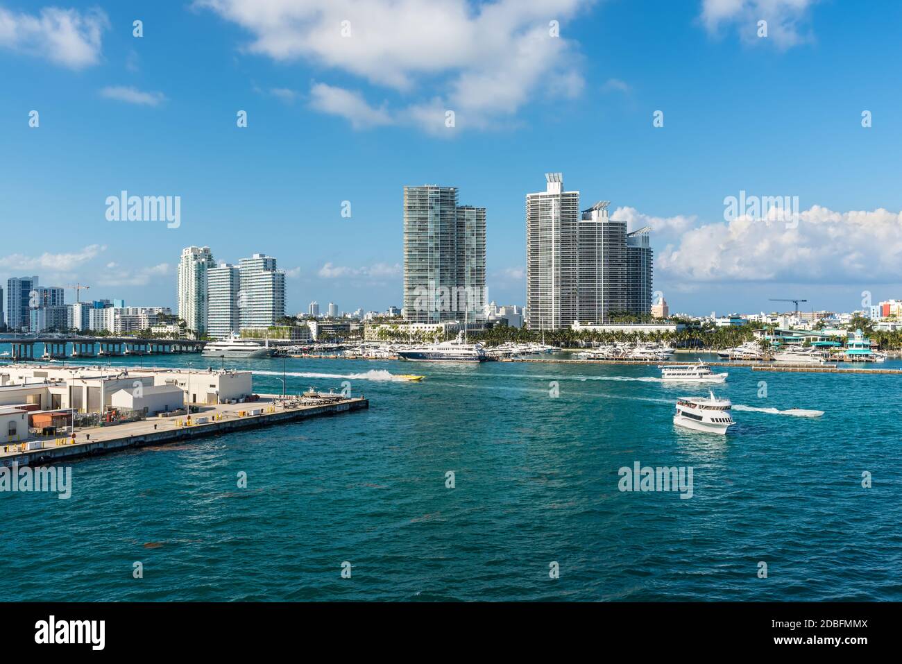 Miami, FL, United States - April 28, 2019: Luxury high-rise condominiums overlooking boat traffic on the Florida Intra-Coastal Waterway (Meloy Channel Stock Photo