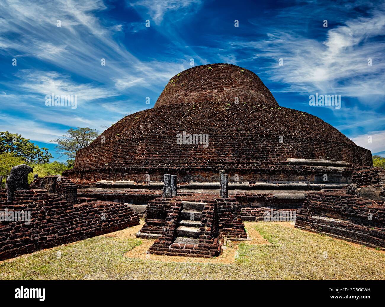 Sri Lanka Tourist Landmark - Ancient Buddhist Dagoba (stupe) Pabula ...